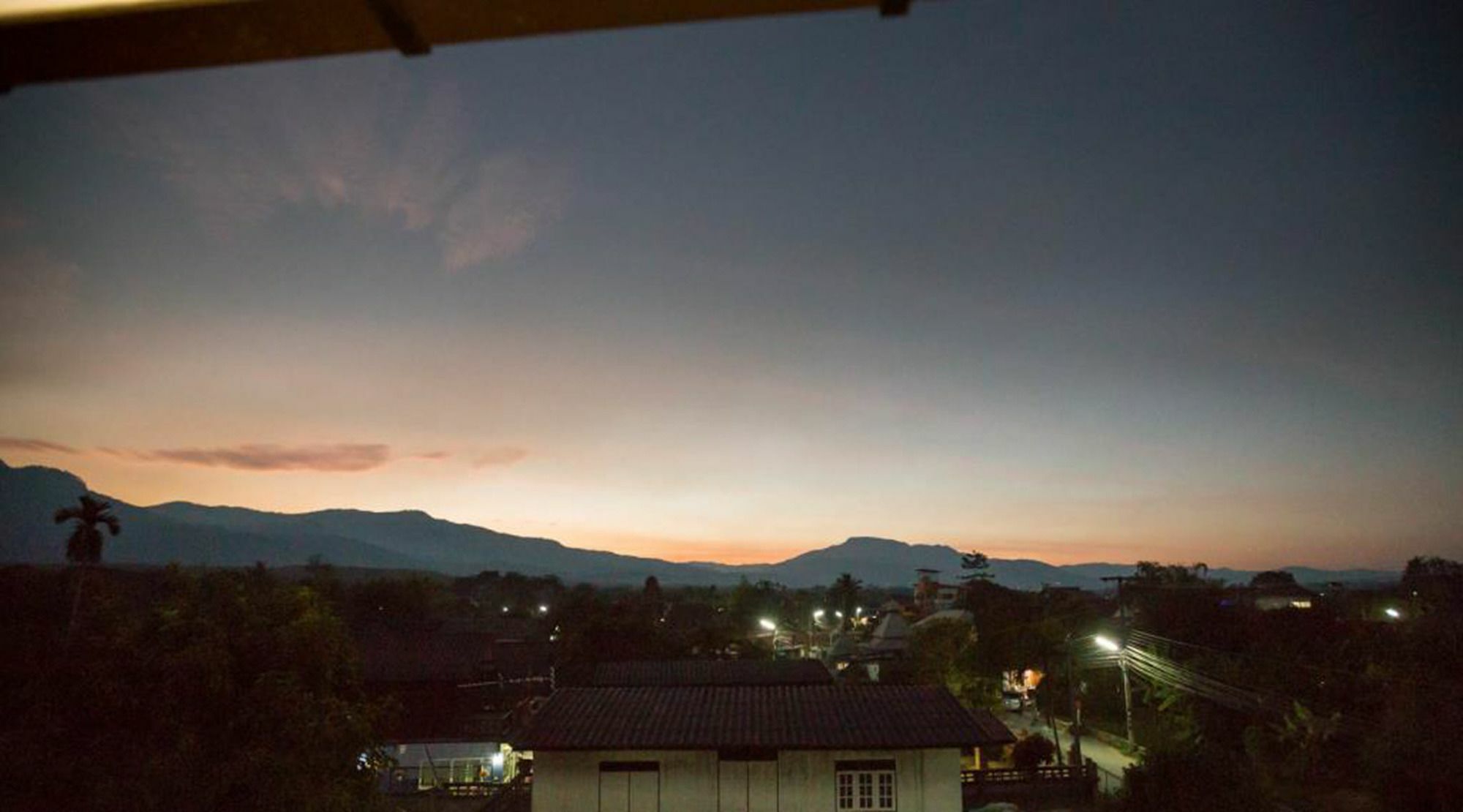 Suriyamanee House Hotel Mae Rim Ngoại thất bức ảnh