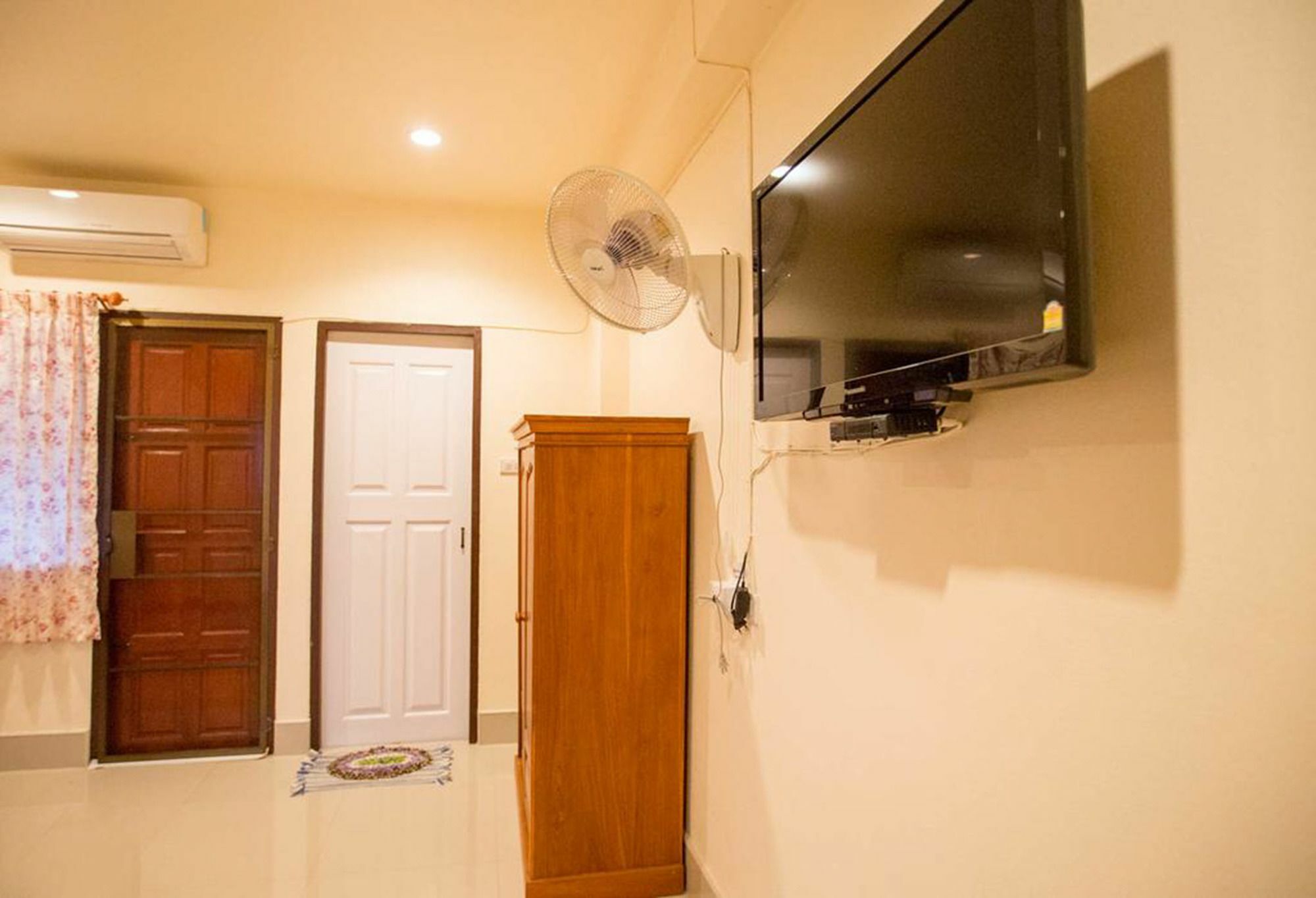 Suriyamanee House Hotel Mae Rim Ngoại thất bức ảnh